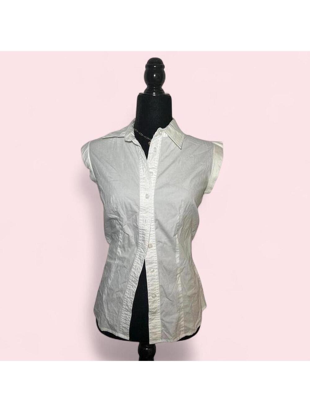 Suzy Shier White Sleeveless Button Up Blouse